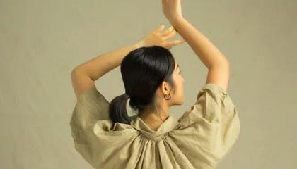 电鸽深度揭秘：热点事件风波背后，业内人士在直播间现场的角色异常令人意外